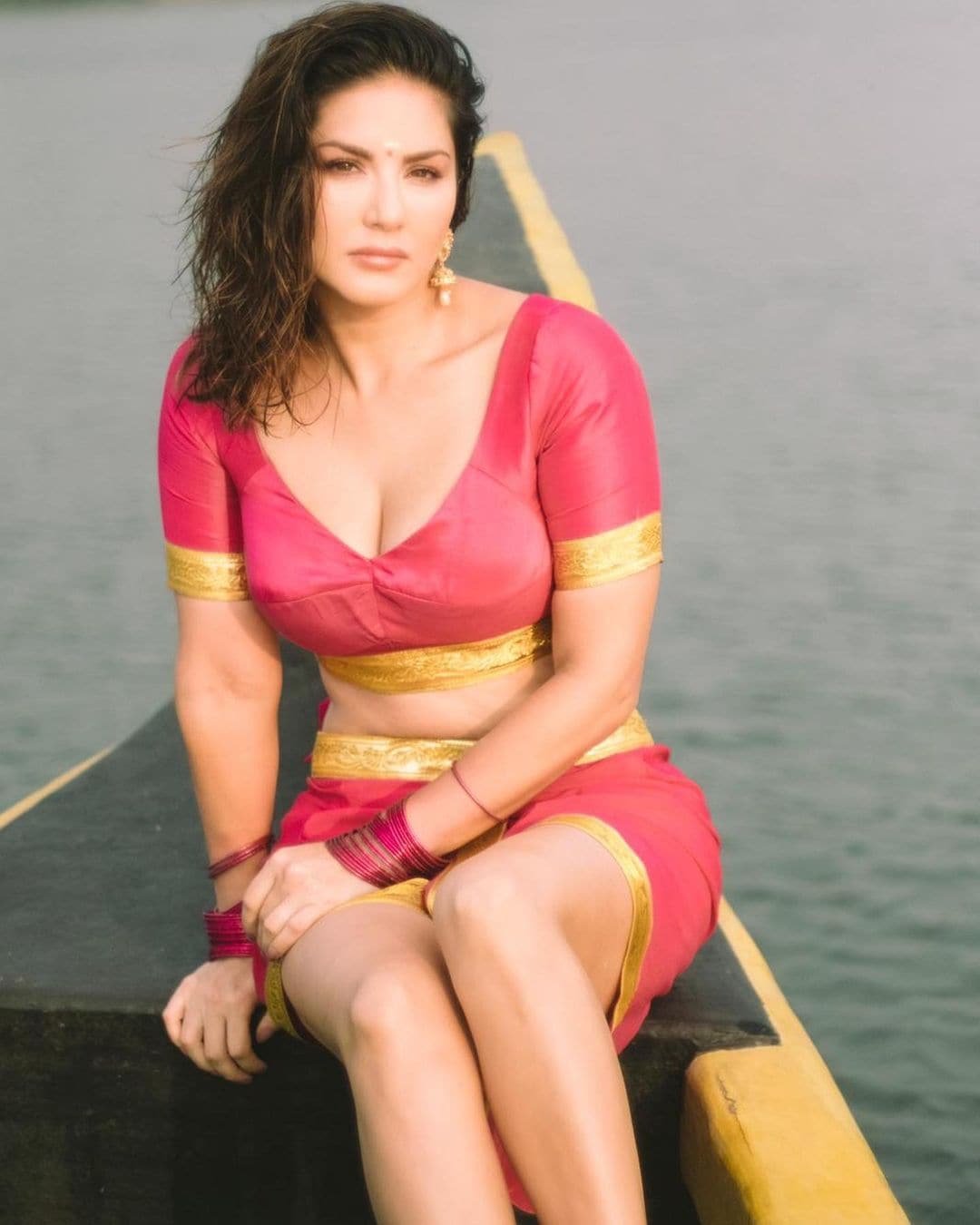 Sunny Leone Spills Sass In Kerala Wearing Pink Saree, See Her Sexy Photos -  Photogallery