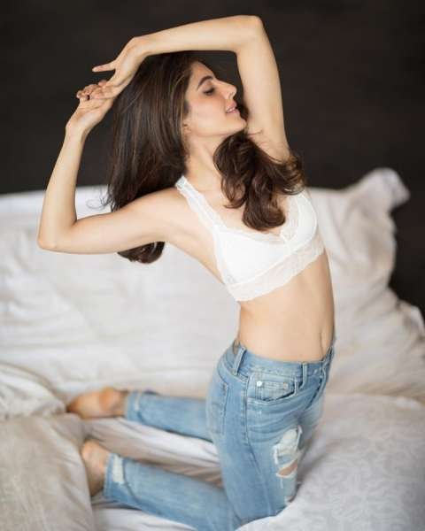 Isha Talwar is looking gorgeous in these pictures, Check out the pictures