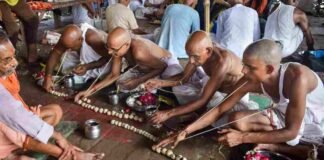 Pitru Paksha 2024: पितरों की आत्मा की संतुष्टि के लिए यहाँ करें श्राद्ध