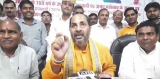 UP के खेल मंत्री उपेंद्र तिवारी ने कहा- अभी बहुत कम हैं दाम, 95 फीसद लोगों को पेट्रोल की जरूरत नहीं Upendra tiwari petrol