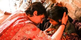 ललितपुर में मृतक किसान के परिजनों से मिलीं प्रियंका गांधी वाड्रा, हर संभव मदद का दिया भरोसा Priyanka Gandhi Vadra lalitpur