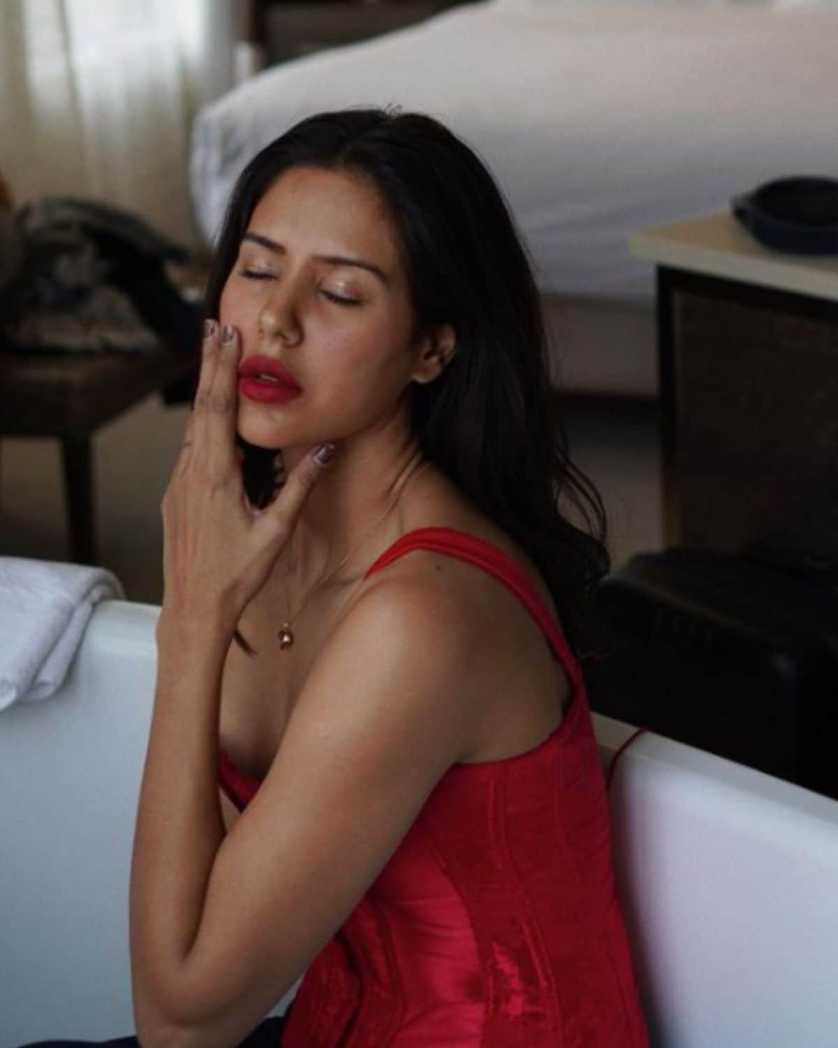 Sonam Bajwa, Sonam Bajwa Photo Shoot, Sonam Bajwa bold photoshoot, punjabi actress sonam bajwa, sonam bajwa photos, सोनम बाजवा, सोनम बाजवा बोल्ड फोटोज, सोनम बाजवा फोटोशूट, punjabi actress sonam bajwa photos