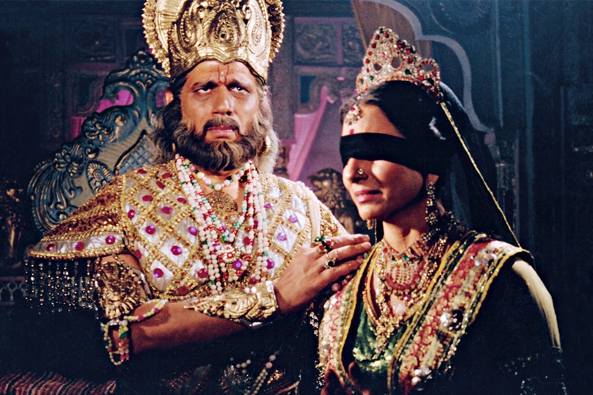 Did Gandhari do the right thing by blindfolding herself in Mahabharata?