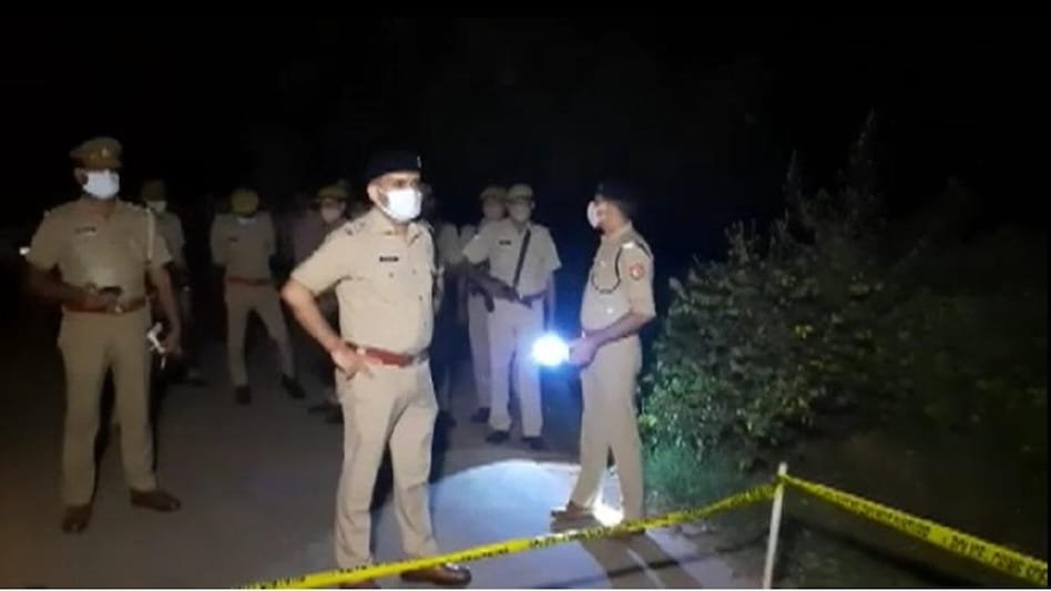 यूपी: बागपत में बेखौफ बदमाशों ने पुलिसकर्मी को गोलियों से भूना, डायल 112 पर  था तैनात - uttar pradesh baghpat policeman injured firing by Goons NTC -  AajTak