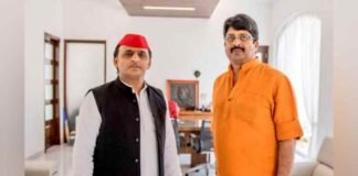 प्रतापगढ़ पहुंचे अखिलेश यादव ने राजा भैया को पहचानने से किया इंकार, बोले – कौन है ये ?