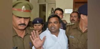 चित्रकूट गैंगरेप: पूर्व सपा मंत्री गायत्री प्रजापति समेत 3 को उम्रकैद, कोर्ट ने लगाया 2-2 लाख का जुर्माना