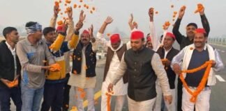 PM मोदी से पहले ही सपा नेताओं ने कर दिया ‘पूर्वांचल एक्सप्रेस वे’ का सांकेतिक लोकार्पण, हक्की-बक्की रह गई पुलिस inauguration of purvanchal expressway