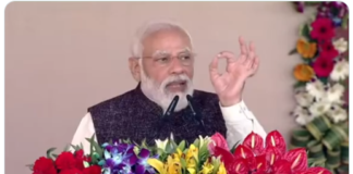 ‘लाल टोपी’ वालों को आतंकवादियों पर मेहरबानी और जेल से छुड़ाने के लिए बनानी है सरकार, आपकी दुख-तकलीफों से इन्हें मतलब नहीं: PM मोदी PM Narendra Modi Gorakhpur