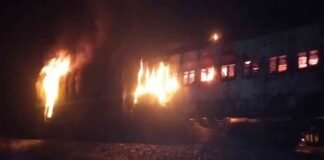 फर्रुखाबाद-कासगंज ट्रेन की बोगी में लगी भीषण आग, फायर ब्रिगेड की दो गाड़ियों ने आग पर काबू पाया