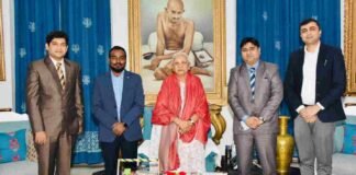 UP: महिला जेल के लिए राज्यपाल को भेंट की गईं सैनिटरी नैपकिन वेंडिंग मशीन, आनंदी बेन पटेल ने Big Alfa के प्रयासों को सराहा
