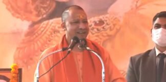 मथुरा: ‘जनविश्वास यात्रा’ का शुभारंभ कर विपक्ष पर बरसे CM योगी, बोले- जब इनकम टैक्स के छापे पड़े तो समाजवादी पार्टी को दर्द हो रहा था