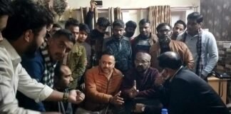 आगरा: शराब पीने से रोका तो RSS कार्यालय पर समुदाय विशेष के 40 से अधिक लोगों का हमला, तोड़ी भारत माता की तस्वीर, 2 को पीट-पीटकर किया अधमरा Agra attack on rss office