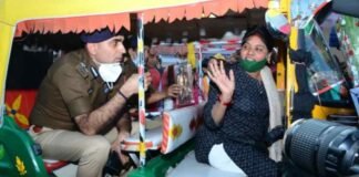 झांसी की सड़कों पर ऑटो चलाने वाली अनीता चौधरी के हौसले के मुरीद हुए DIG, सफर के बाद किया सम्मानित