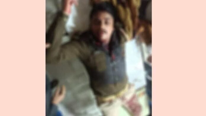 Constable shot himself in Lucknow (