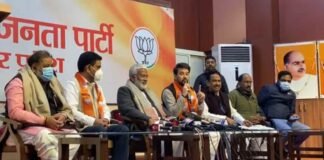 IPS असीम अरुण ने ज्वाइन की BJP, केंद्रीय मंत्री बोले – सपा वाले दंगे कराते हैं, दंगाइयों को पकड़ने हमारे साथ हैं