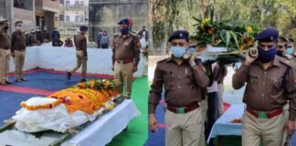 उन्नाव: सड़क हादसे में हेड कांस्टेबल की मौत, ASP समेत कई अफसरों ने नम आंखों से दिया कंधा