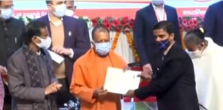 नवचयनित नायब तहसीलदारों, प्रवक्ताओं व सहायक अध्यापकों को मिला नियुक्ति पत्र, CM योगी ने कहा- चयन में नहीं किया भेदभाव CM Yogi Adityanath appointment letters