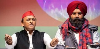 हाथ में ‘अन्न’ लेकर अखिलेश यादव ने लिया संकल्प, बोले- जिन्होंने किसानों को गाड़ी से कुचला, उन्हें सत्ता से करेंगे बेदखल Samajwadi Party Akhilesh Yadav