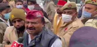 लखनऊ : ‘मैंने अपना जीवन पार्टी को सौंप दिया, फिर भी मुझे टिकट नहीं मिला’, बोलकर सपा नेता ने किया आत्मदाह का प्रयास