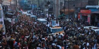 ससुराल में प्रियंका गांधी ने तोड़ा नियम, जनसंपर्क अभियान की अनुमति लेकर निकला विशाल रोड शो, केस दर्ज