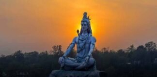 Sawan 2024: भोलेनाथ की पूजा करते समय पहने इस रंग के कपड़े, खुश होंगे भगवान शिव