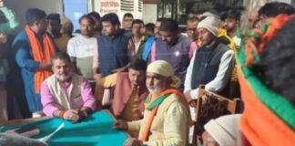 UP Election 2022: गोरखपुर में BJP प्रत्याशी राजेश त्रिपाठी के काफिले पर हमला, PM मोदी और CM योगी पर की अभद्र टिप्पणी Rajesh Tripathi gorakhpur