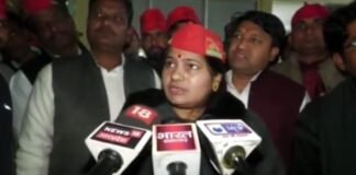 UP Election: अखिलेश यादव के नाम की स्पेलिंग तक नहीं बता पाईं सपा प्रत्याशी लक्ष्मी धनगर, वीडियो ट्वीट कर यूजर्स ले रहे मजे SP candidate Laxmi Dhangar