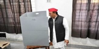 UP Election 2022: यूपी में सुबह 11 बजे तक 21.18 प्रतिशत वोटिंग, सैफई में अखिलेश-डिंपल ने डाला वोट UP Assembly Election 2022