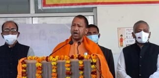 शामली: CM योगी ने जिला अस्पताल के कोविड वॉर्ड का किया निरीक्षण, कहा- हम कोरोना की तीसरी लहर पर कर चुके हैं नियंत्रण Shamli CM Yogi Adityanath
