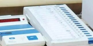 फर्रुखाबाद: मतदान केंद्र में EVM मशीन से साइकिल का निशान गायब, मौके पर पहुंचे सपा प्रत्याशी