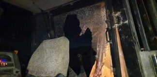 भदोही: BJP विधायक के विजय जुलूस में शामिल बुलडोजर पर पथराव, समर्थकों में आक्रोश