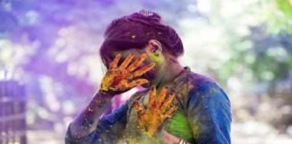 Holi 2022: कुछ इस तरह हाथ और चेहरे से छुड़ाएं होली के पक्के रंग, ये हैं आसान तरीके…