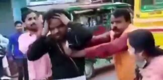 बरेली: कोचिंग संचालक औरंगजेब को सरेराह जूते-चप्पलों से पीटते हुए ले जाया गया थाने, 12वीं की छात्रा से की थी गंदी हरकत Bareilly Coaching operator Aurangzeb