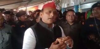 Video: पहले EVM में धांधली और अब अखिलेश ने BJP पर लगाया पैसे बांटने का आरोप, लोगों से पूछा- कितना दिया, हमें तो बता दो Akhilesh Yadav