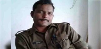 मर गई मानवता!, जौनपुर में हादसे के बाद मदद के लिए तड़पते-तड़पते मर गया सिपाही , लोग बनाते रह गए Video