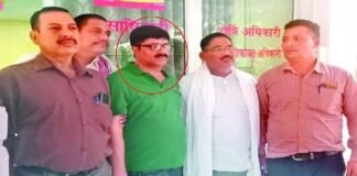 कन्नौज में भ्रष्टाचार पर बड़ा प्रहार: रिश्वत लेते चौकी प्रभारी रंगेहाथ गिरफ्तार, रुपए गिनने का वीडियो वायरल होने पर दारोगा समेत 4 निलंबित Kannauj Police