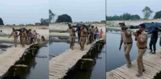 महराजगंज: चिलचिलाती धूप में महिला के शव को कंधे पर लेकर 2.5 KM पैदल चले पुलिसकर्मी, SP ने दिया ईनाम