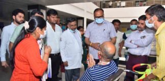 लखनऊ: अचानक KGMU पहुंचकर मरीजों की लाइन में खड़े हो गए डिप्टी CM, सुविधाओं की ली जानकारी, OPD की बदइंतजामी पर जाहिर की नाराजगी Lucknow Brajesh Pathak KGMU