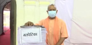 UP MLC Election 2022: 27 सीटों के लिए मतदान जारी, CM योगी ने गोरखपुर में डाला वोट UP MLC Election 2022