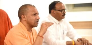 योगी सरकार का बड़ा कदम- UP के सभी मेडिकल कॉलेजों में लगेंगे डिस्प्ले बोर्ड, खाली बेडों और दवाओं की उपलब्धता की देंगे जानकारी Yogi government drug ware houses