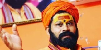 ‘2 माह के भीतर उतारें लाउडस्पीकर, वरना हिंदू मस्जिद के सामने माइक लगाकर पढ़ेगा हनुमान चालीसा’, महंत राजू दास की मुस्लिम धर्मगुरुओं को चेतावनी Mahant Raju Das loudspeakers