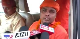 ‘जेल में मेरी हत्या कराने के लिए आजम खान से CO ने लिए 2 करोड़’, रिहाई के बाद महंत बजरंग मुनि दास ने लगाए गंभीर आरोप Mahant Bajrang Muni Das