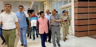 UP: भव्य से भव्यतम हो ग्राउंण्ड ब्रेकिंग सेरेमनी, औद्योगिक विकास मंत्री ने बैठक एवं निरीक्षण कर तैयारियों का लिया जायजा