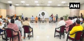 PM मोदी ने योगी सरकार के साथ की मीटिंग, बोले- ये आराम का समय नहीं, 2024 की शुरू कर दें तैयारी