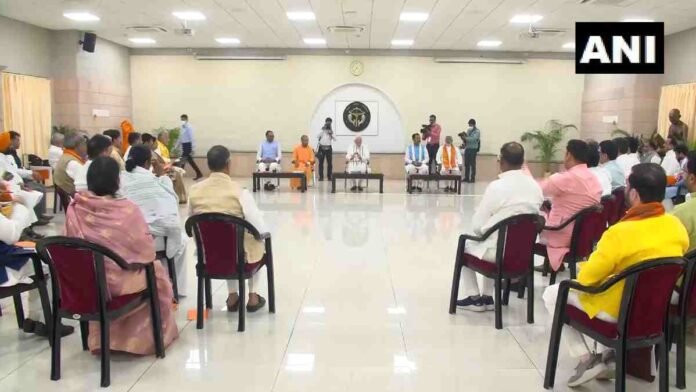 Narendra Modi visit Lucknow PM holds a meeting with UP BJP leaders and ministers