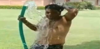 आगरा : फतेहपुर सीकरी के स्मारक में गाइड कुरैशी का ‘ठंडे-ठंडे पानी’ से नहाने का वीडियो वायरल, अब दर्ज होगा केस