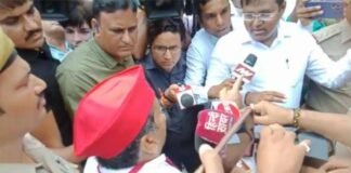 Azamgarh Lok Sabha Bypoll Result: आजमगढ़ में पुलिस से भिड़े धर्मेंद्र यादव, लगाया धांधली का आरोप