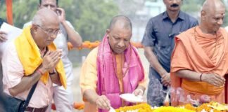 अयोध्या: CM योगी ने रखी रामलला के गर्भगृह की पहली शिला, कहा- भारत का राष्ट्र मंदिर होगा श्रीराम जन्मभूमि मंदिर CM Yogi Adityanath ayodhya