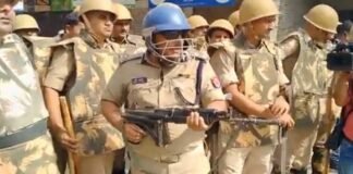 प्रयागराज में नमाजियों ने जमकर की हिंसा, हाथों में हथियार लेकर सड़क पर उतरे ADG प्रेम प्रकाश, PAC और RAF संग संभाला मोर्चा Prayagraj ADG Prem Prakash