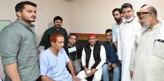 अखिलेश यादव ने आजम खान से की मुलाकात, कहा- अच्छी सेहत के लिए दुआएं, आप जल्द अच्छे होकर आएं Akhilesh Yadav Azam Khan